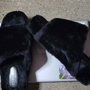 Slipper /slide ons